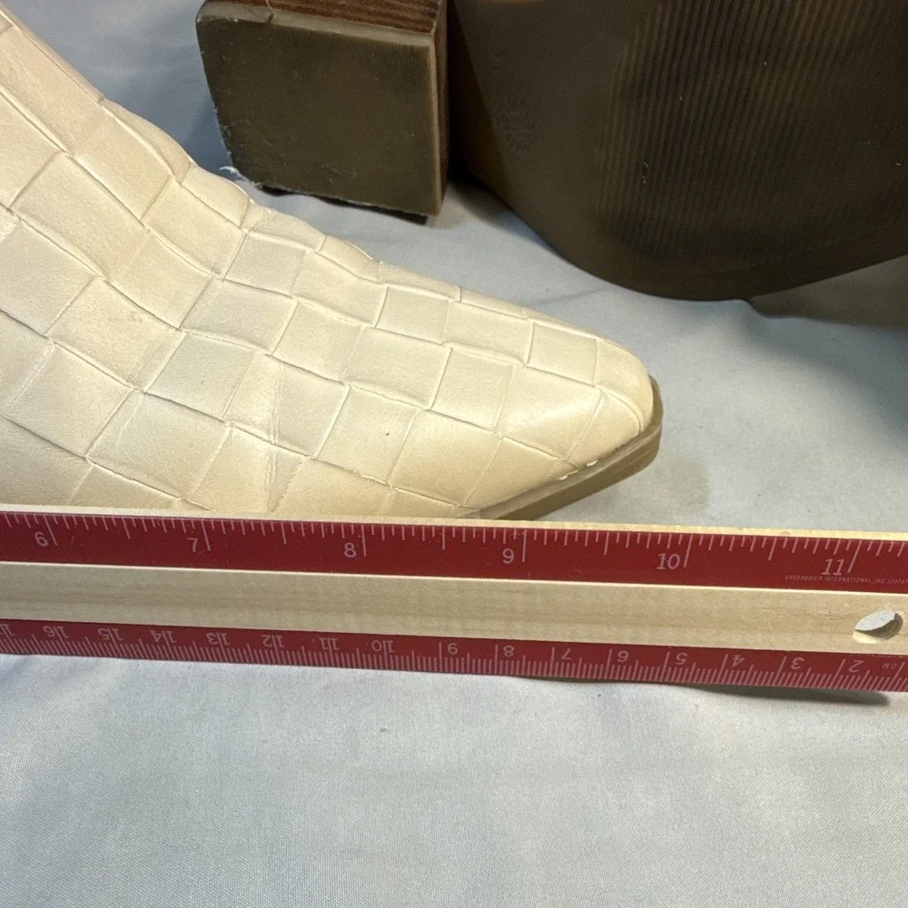 Yellow Box Women's Croc Embossed Pointed Toe Ankle Booties Zip 7.5
